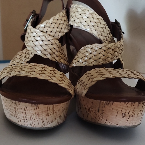 City Classified Women's Tan Criss Cross Ankle Strap 3" Heel Wedge Sandal 7.5 - Picture 2 of 7